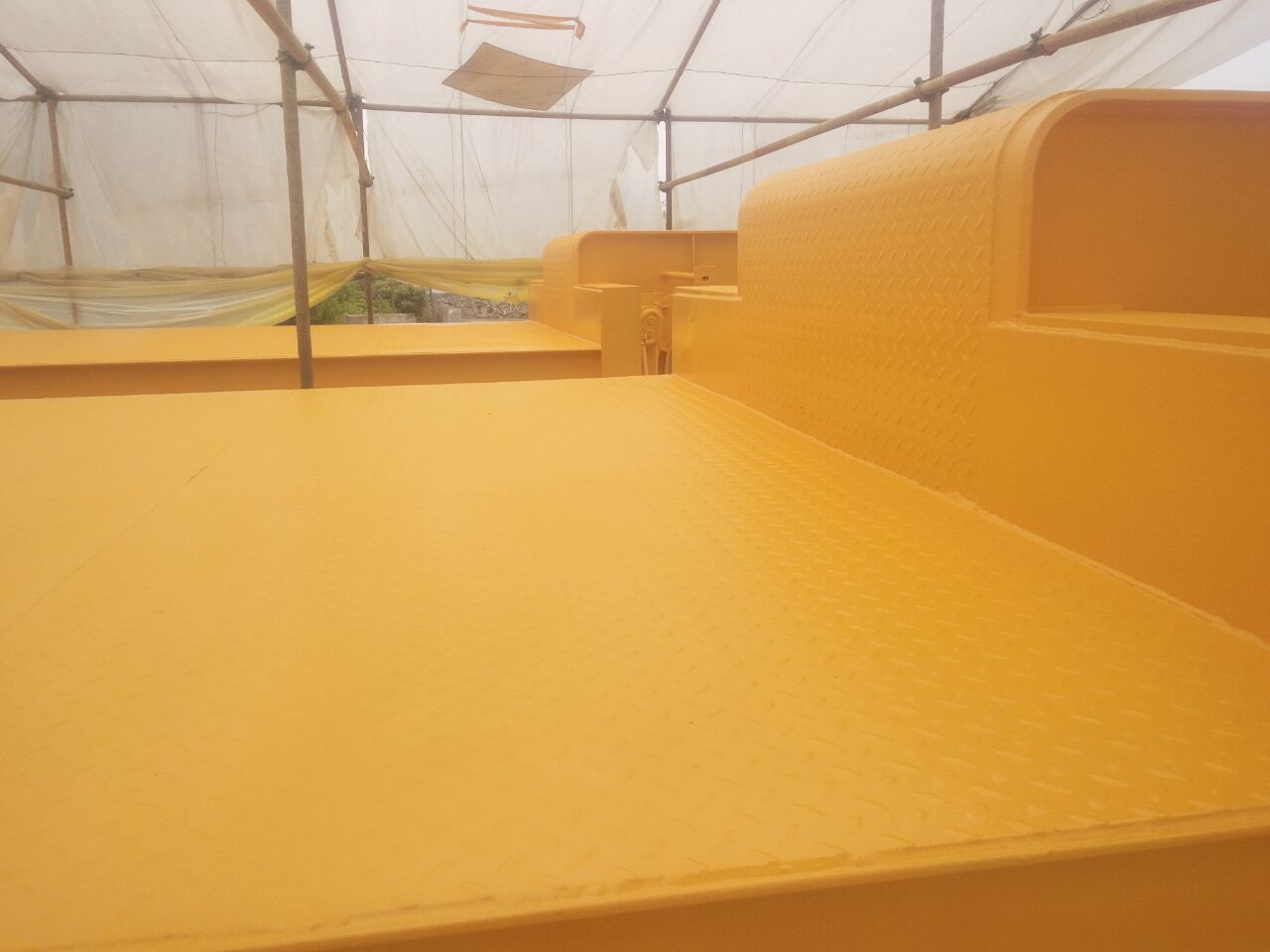 聚脲噴涂機(jī)聚脲涂料噴涂后表面出現(xiàn)顆粒狀現(xiàn)象(圖1) 聚脲噴涂機(jī)聚脲涂料噴涂后表面出現(xiàn)顆粒狀現(xiàn)象(圖1)